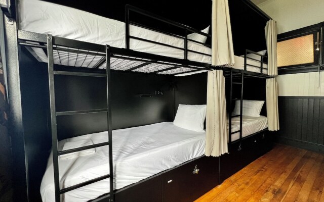 Howzit Hostels Hawaii