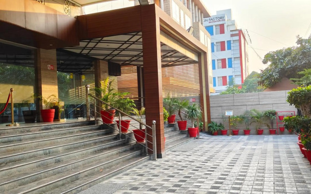 Pinnacle by Click Hotels, Lucknow