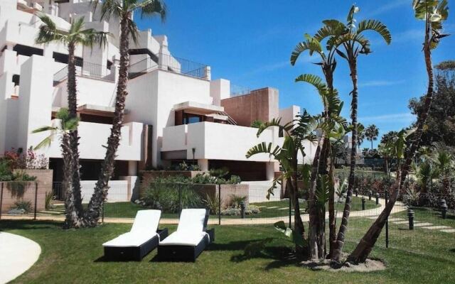 Private Pool Apartment Near Beach