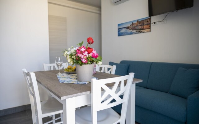 Zircone Apartment On Sea Shore