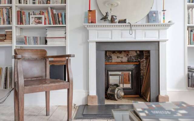 Spacious and Colourful 2 Bedroom Flat in Lambeth