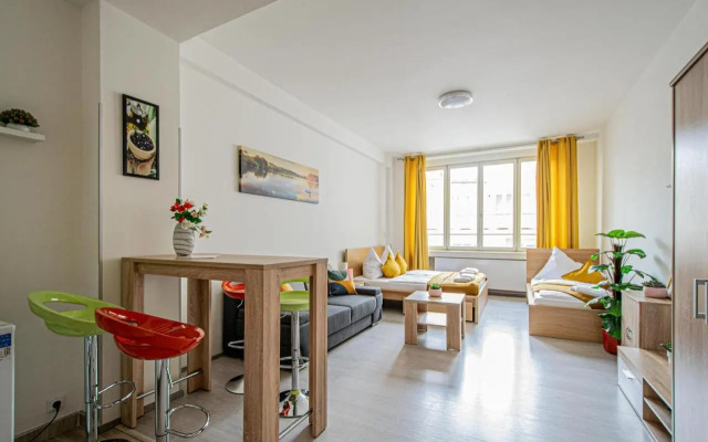 Executive Bright Apt. by Ruterra