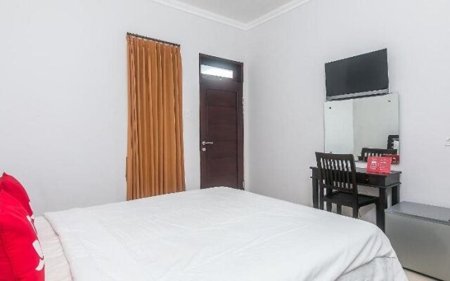 Grahadi 41 Seminyak Guest House by ZEN Rooms