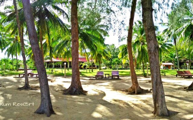 Laem Kum Beach Resort & Seafood