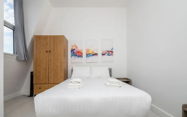 Cozy 2-Bedroom Flat in West London