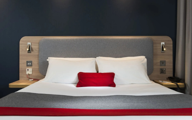 Holiday Inn Express Milton Keynes by IHG