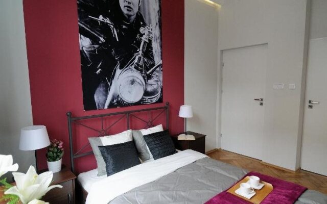Hollywood Hostel