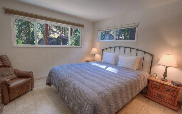 Foothill Folly 4 Bedroom Home by RedAwning