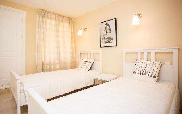 Santa Maria 2 Bed Apartment with Sea Views