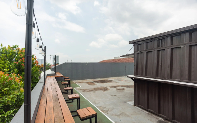 RedDoorz Syariah near Grand Galaxy Park