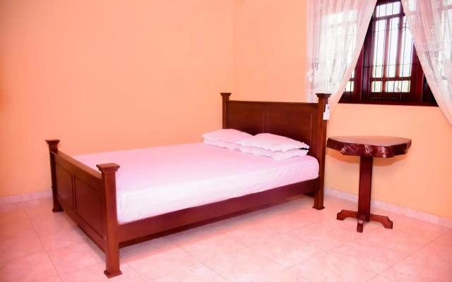 Nisansala Holiday Inn, Karapitiya