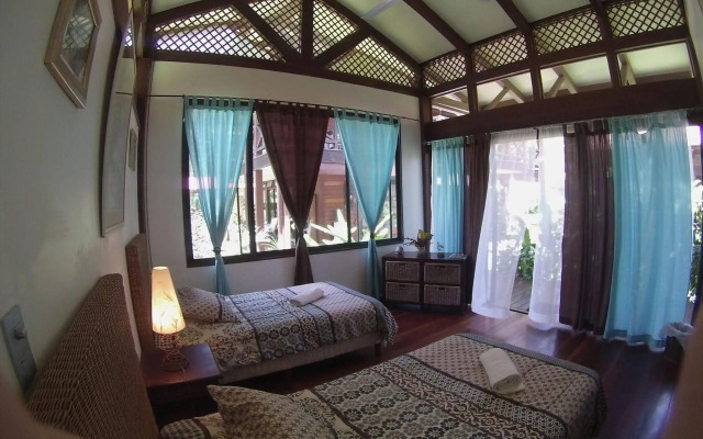 Kenaki Lodge
