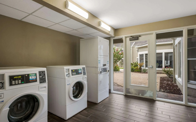 MainStay Suites Savannah Midtown
