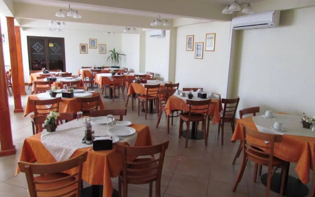 Hotel Barros Arana