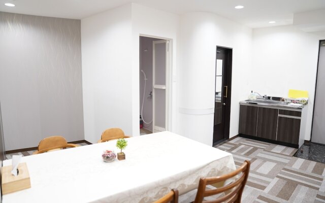 Metro Hanazonocho Apartment 1