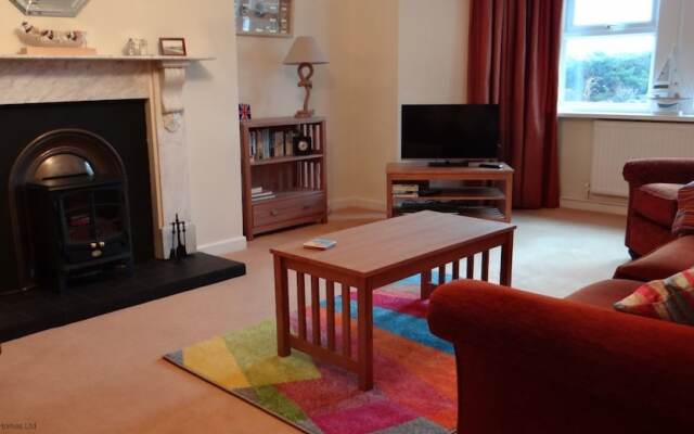 The Garden Flat Tucked Away Close To Amenities