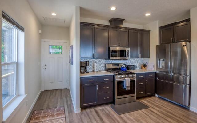 Oceanview Townhome - Pet Friendly - Sleeps 6 - King