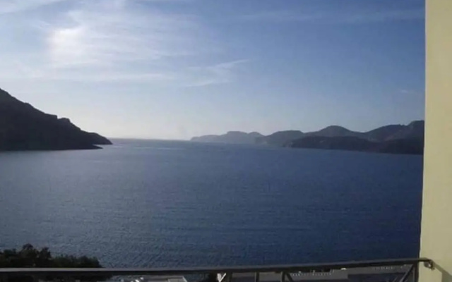 Apartment - Sleeps 5 - Parking - Private Terrace