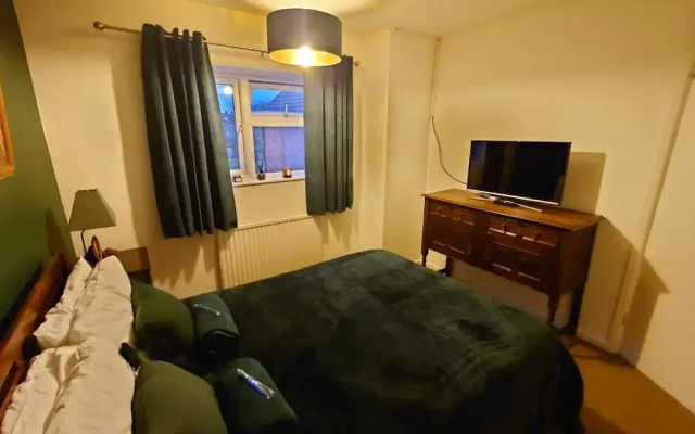 Lovely Rooms in a Quiet Place of Woking