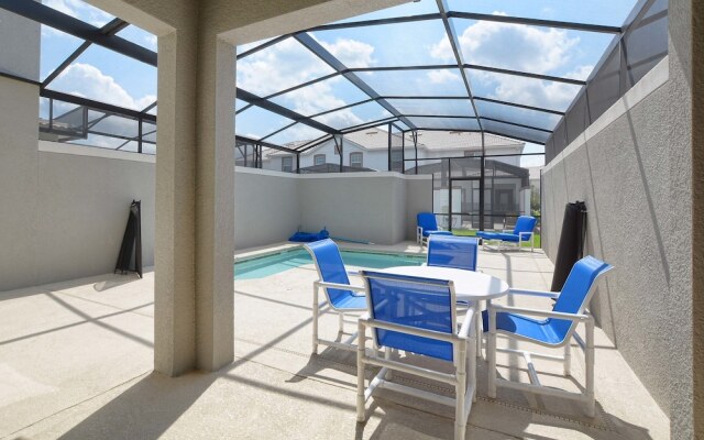 Storey Lake 4 Bedroom Townhome w Splashpool - 1616ST