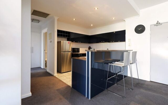 Extra Large 2 Bedroom Apartment in Melbournes Southbank