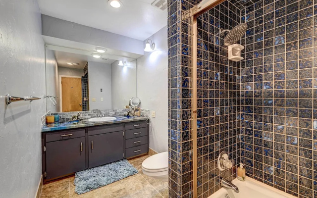 Pet-friendly Grants Pass Home w/ Hot Tub!