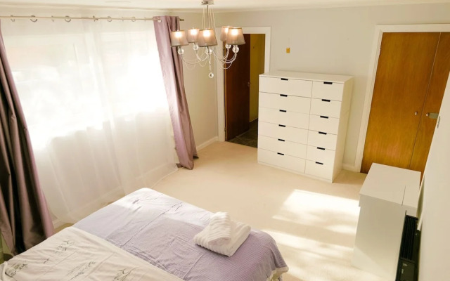 Stunning Holiday Stay With Free Gym and Parking