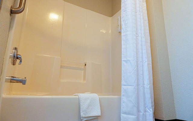 Clarion Pointe-Dillard near Blue Ridge Mountains