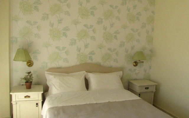 Almyra Hotel