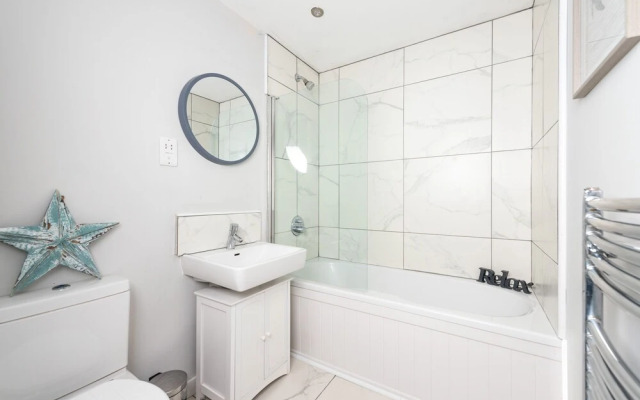 Free Parking, Balcony, Modern, 2 Bed, Citycentre