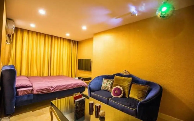 Crosme Theme Hotel