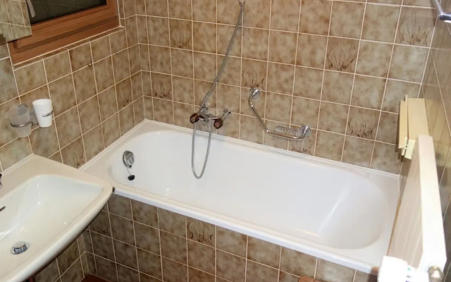 Modern Apartment With Views