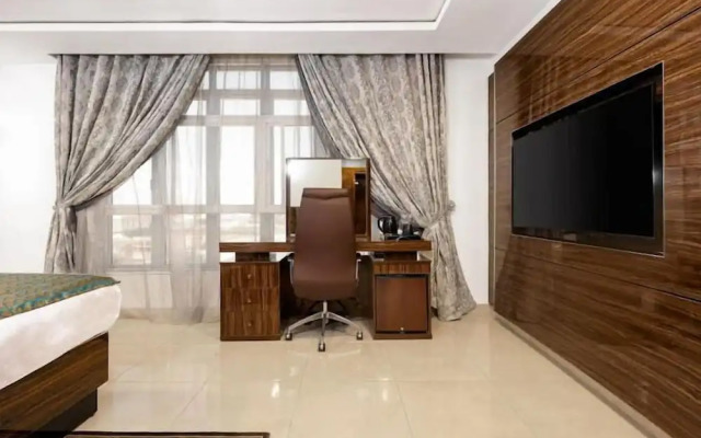 The Edge Hotel and Suites