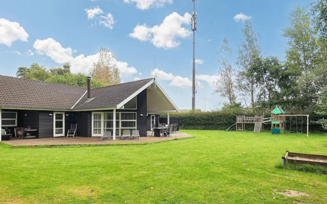 10 Person Holiday Home in Vaeggerlose