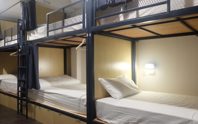 White Wall Poshtel - Hostel