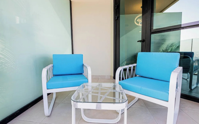 Minimalist Luxe Studio in the City