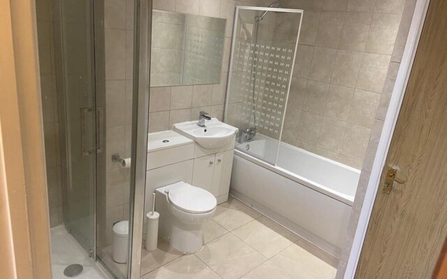 Cozy Two Bedroom Apartment Located in Gravesend