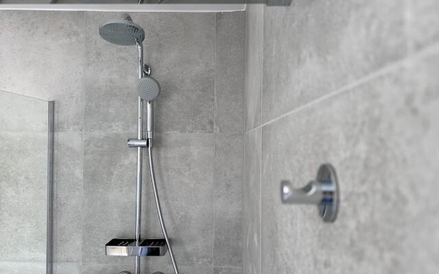 Pontcanna Sapphire-Cardiff City Centre
