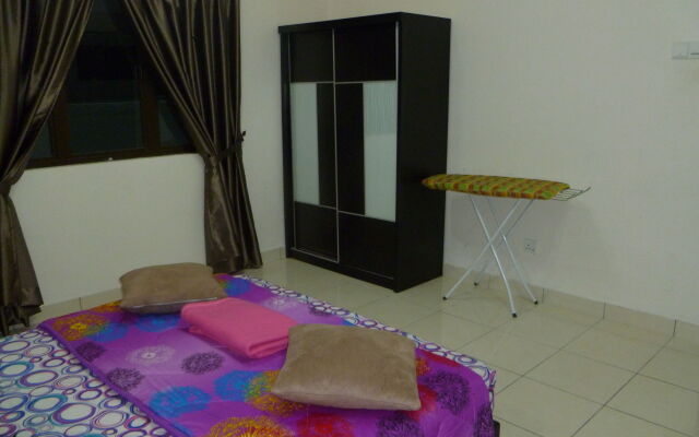 Indah Alam Vacation Home