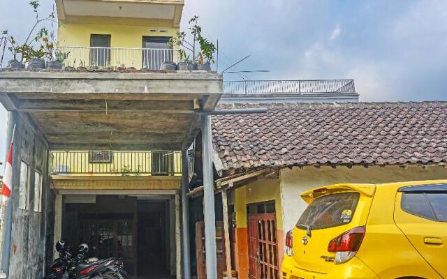 Spot On 91588 Ananda Guest House Batu