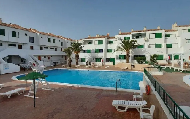 Alondras Park - Sleeps 2 - Parking - Pool