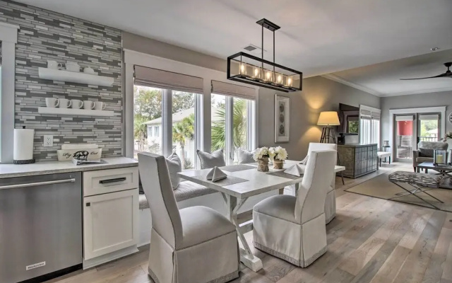 Pet-friendly Villa w/ Balcony in Bluffton!