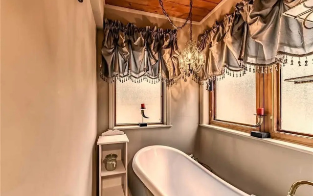 Paradise On The River Three Bedroom Cabin