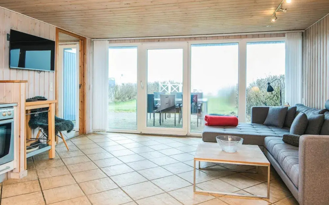 Riveting Holiday Home in Hemmet near Sea