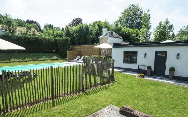 Modern Mansion in Hastiere par Dela With Pool