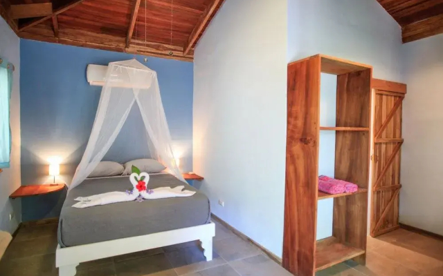 Makanas Beach Bungalows