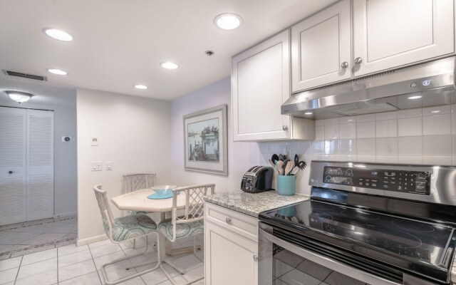 Bahia Del Mar P-401 by Vtrips