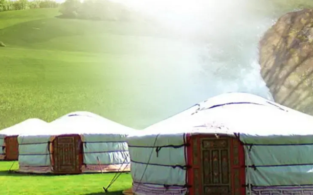 Campement de Yourtes Mariposa