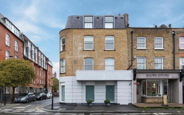 Contemporary apartment at the heart of Fulham