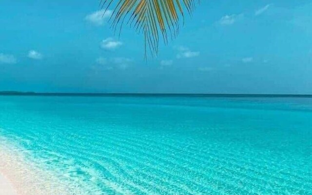 2 Minute Walk to Beach 1bdrm Condo with Pool